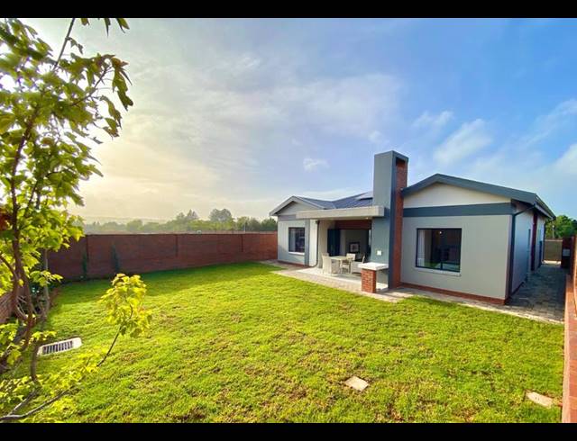3 BEDROOM TOWNHOUSE FOR SALE IN VORNA VALLEY